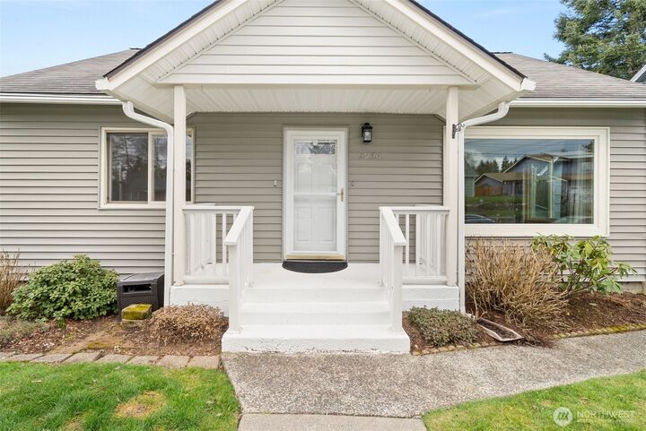 Property Photo:  2950  39th Avenue NE  WA 98422 