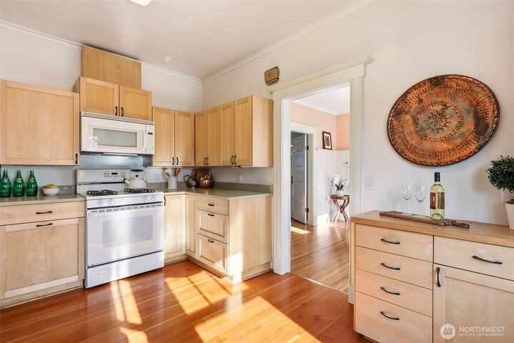 Property Photo:  932 N 70th Street  WA 98103 