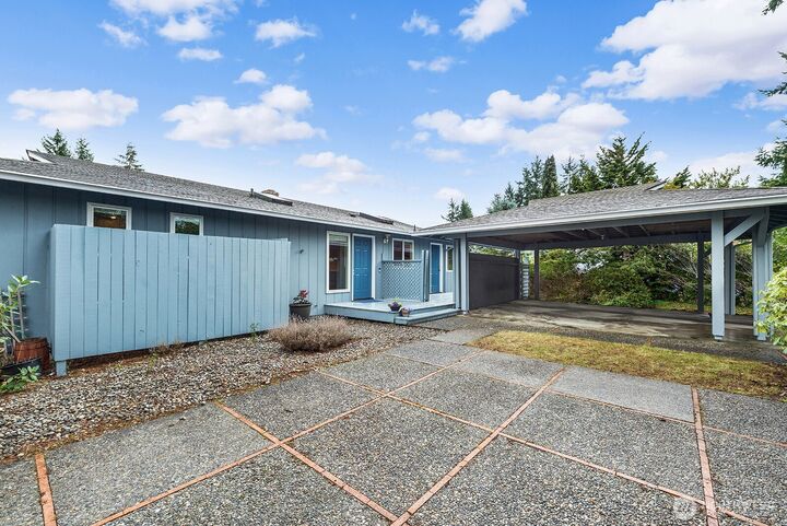 Property Photo:  9029  Eastview Avenue  WA 98208 