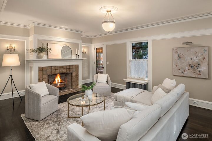 Property Photo:  914  22nd Avenue E  WA 98112 