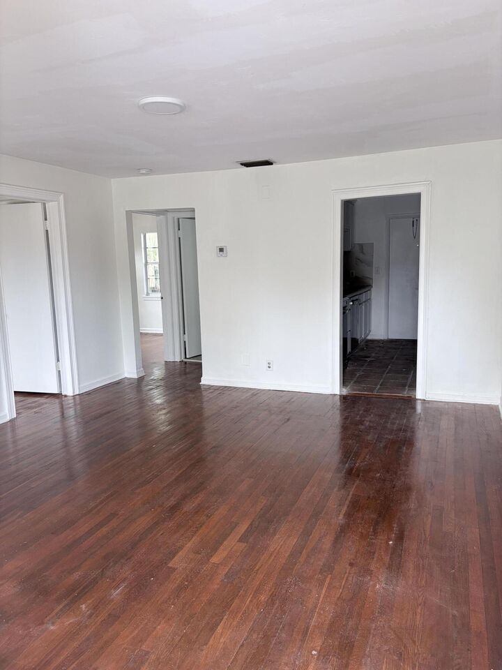 Property Photo:  213 SE 9th Street  FL 33483 