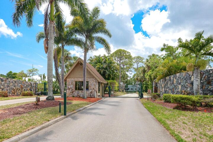 Property Photo: 2610 SE Erickson Drive FL 34984