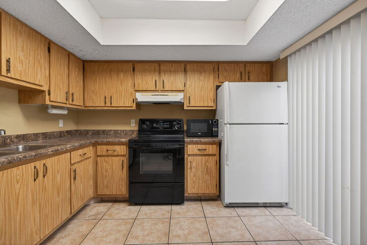 Property Photo: 707 Stonewood Court 19C FL 33458