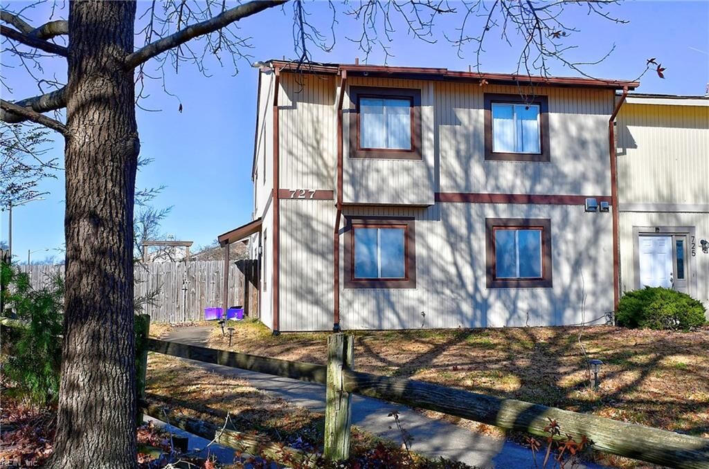 Property Photo: 727 Alder Cir VA 23462