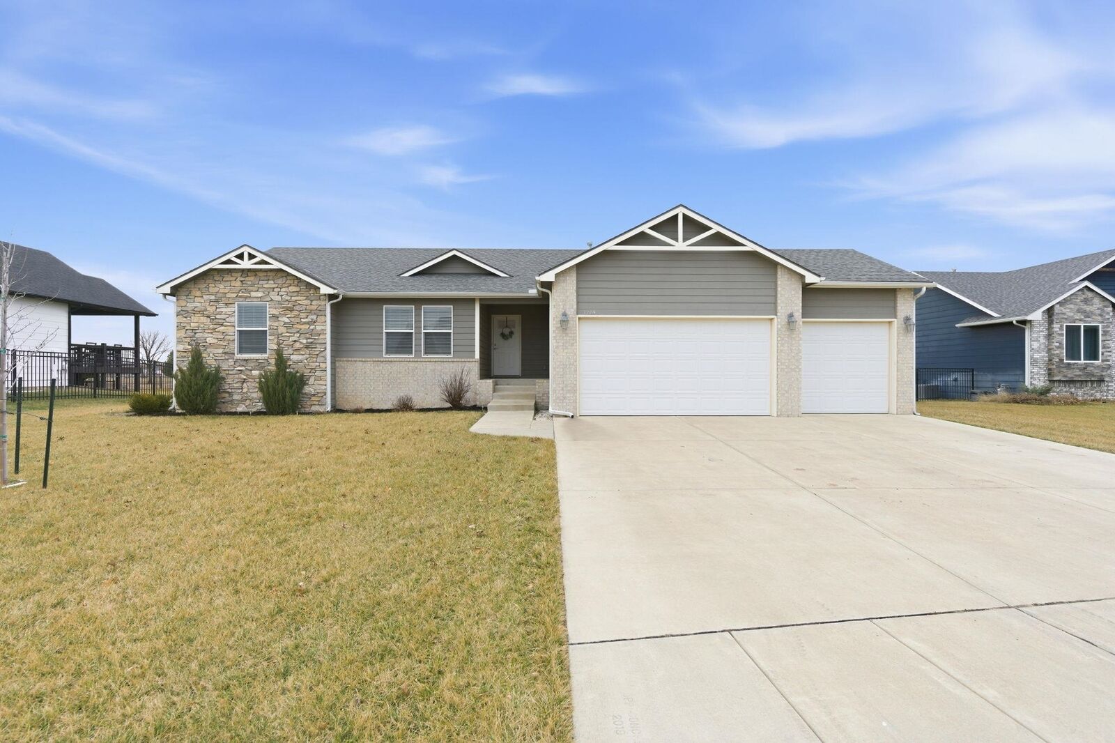 Property Photo:  1104 E Park Glen  KS 67026 