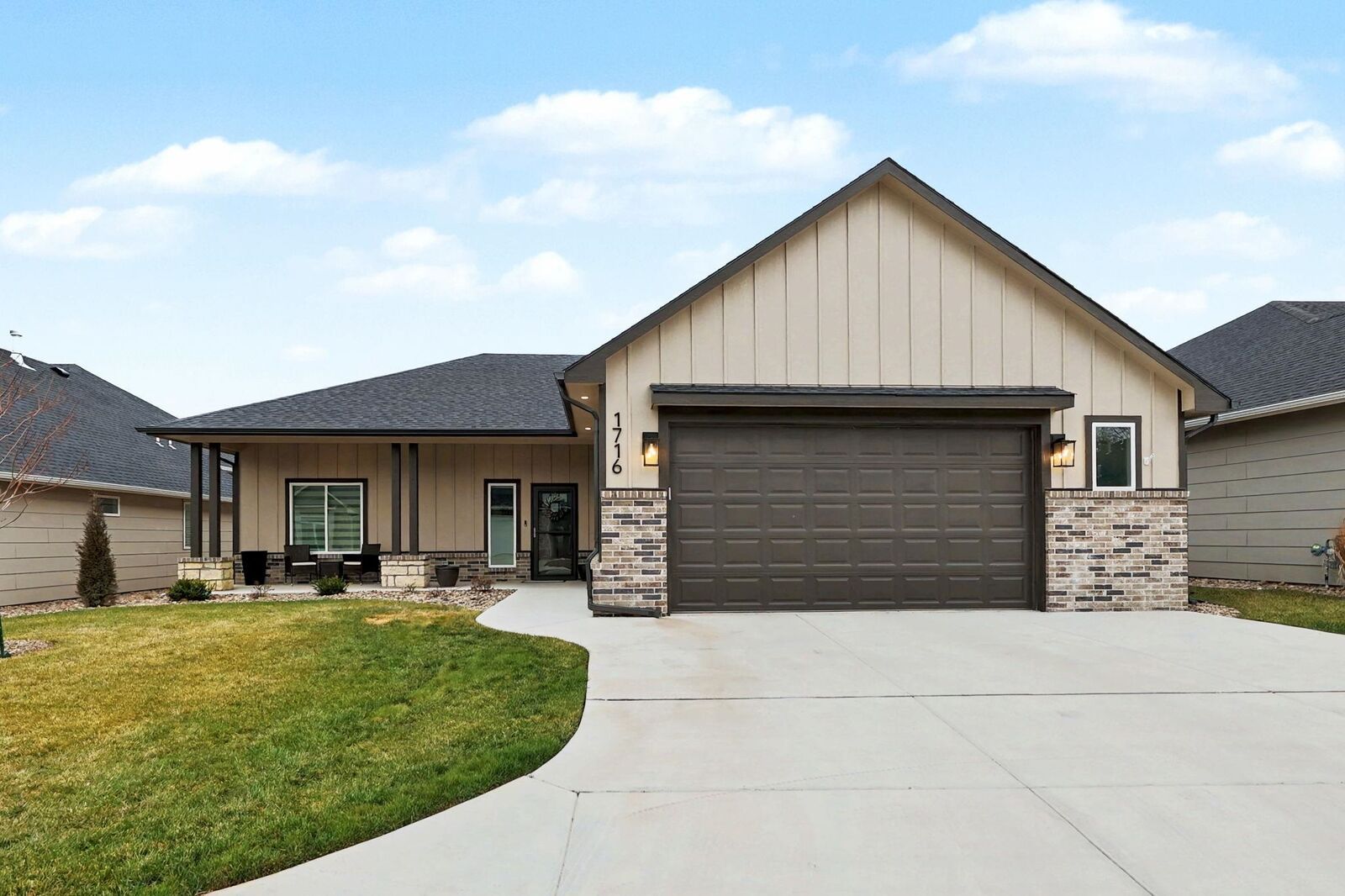 Property Photo:  1716 N Forestview Ct  KS 67235 