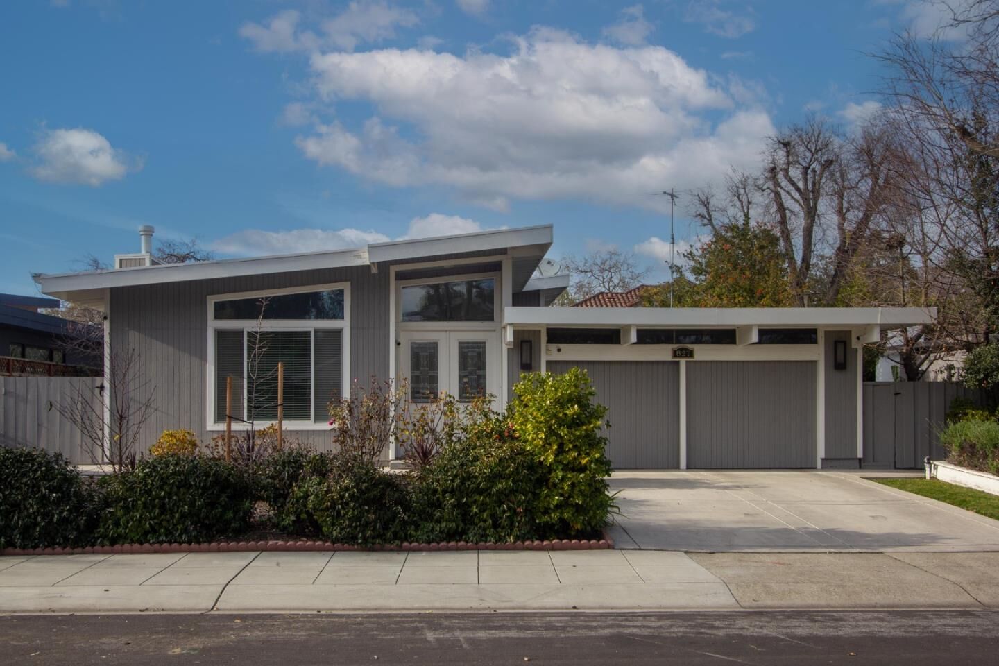 Property Photo:  827 Richardson Court  CA 94303 