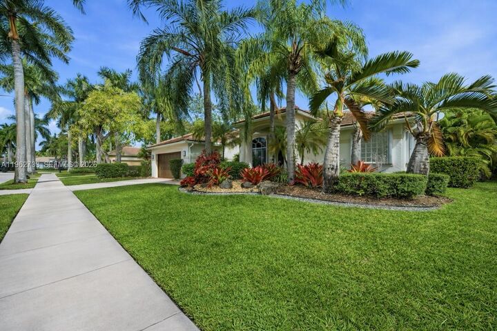 Property Photo: 2562 Eagle Run Ln FL 33327