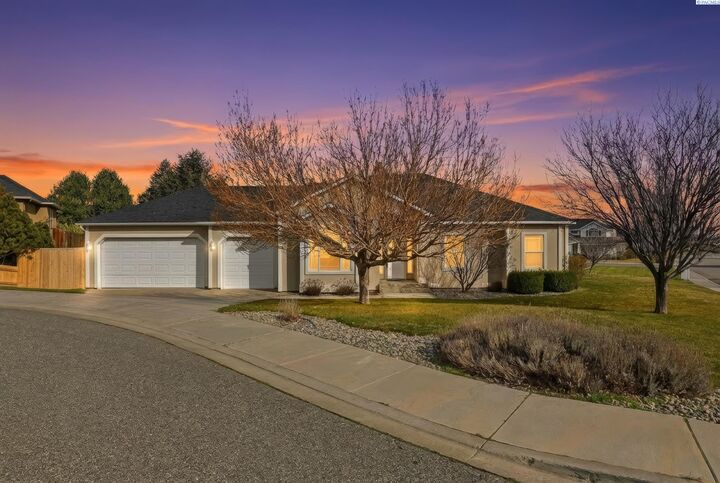 Property Photo:  1173 Kensington Way  WA 99352 