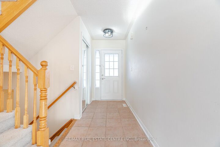 Property Photo: 454 Collis Court ON L9T 5N1