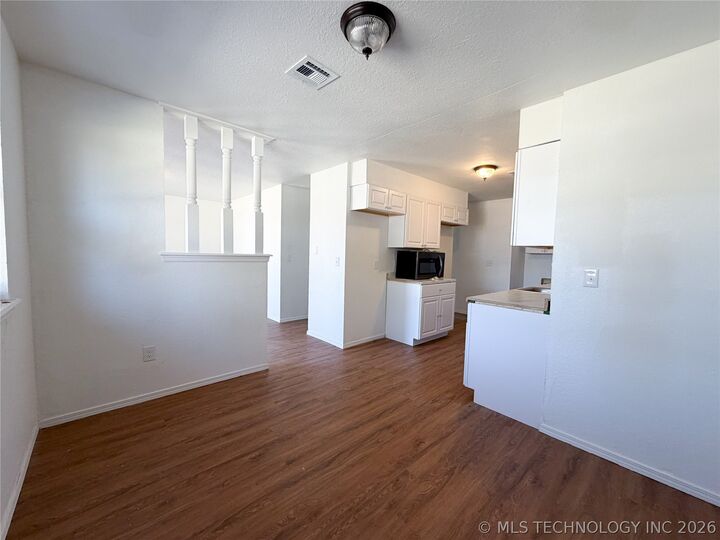 Property Photo: 422 E 24th Street OK 74447