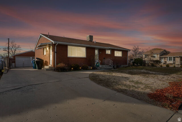Property Photo: 912 S 100 E UT 84058