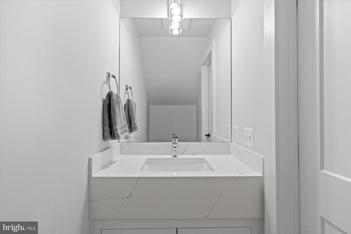 Property Photo: 222 Green Street VA 22314