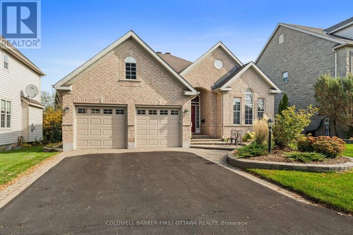 Property Photo:  19 Fencerow Way  ON K2J 4X8 