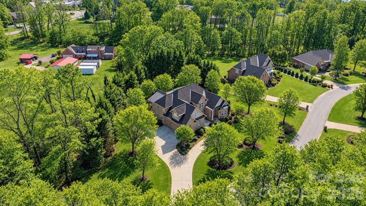 Property Photo: 2301 Willow Creek Drive NC 28658