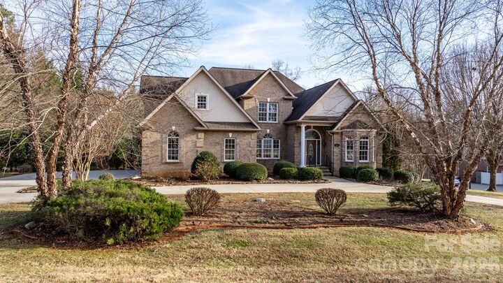 Property Photo: 2301 Willow Creek Drive NC 28658