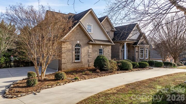 Property Photo: 2301 Willow Creek Drive NC 28658
