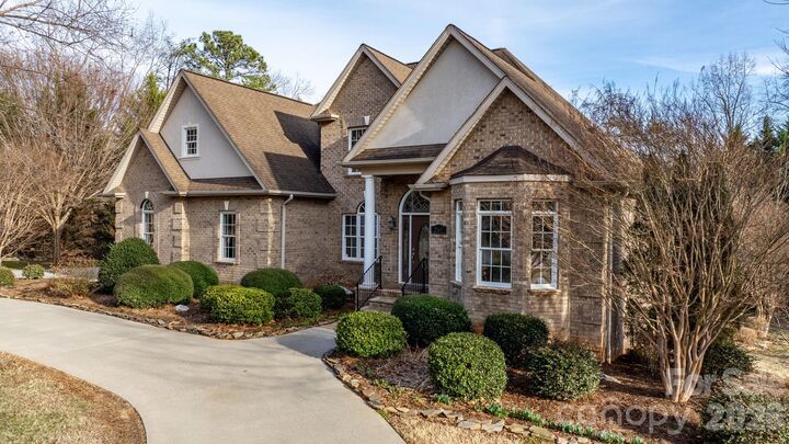Property Photo:  2301 Willow Creek Drive  NC 28658 