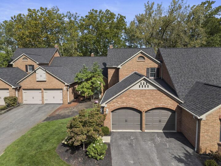Property Photo: 1224 Kenbrook Hills Drive OH 43220