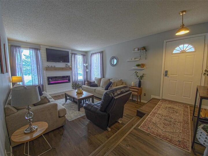 Property Photo:  870 2nd Avenue  MB R0K 1X0 