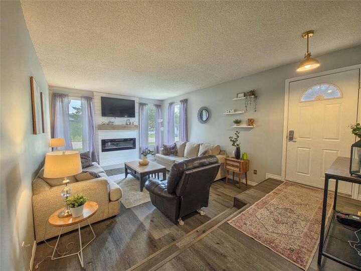 Property Photo:  870 2nd Avenue  MB R0K 1X0 