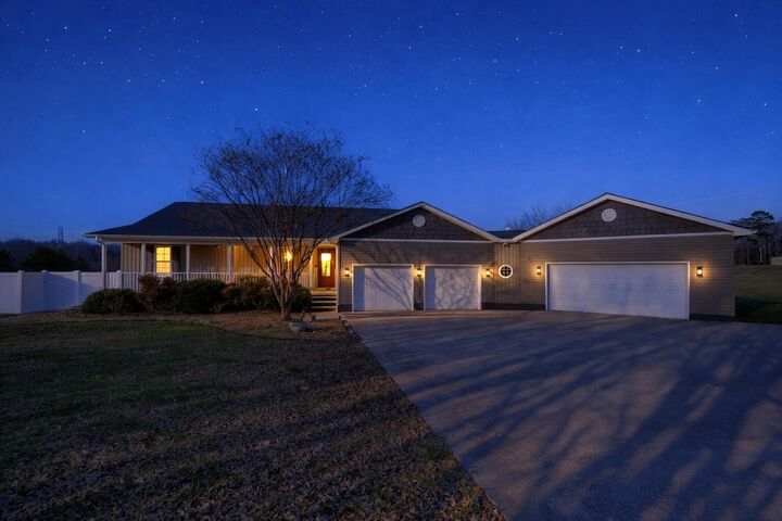 Property Photo: 685 County Road AL 35958