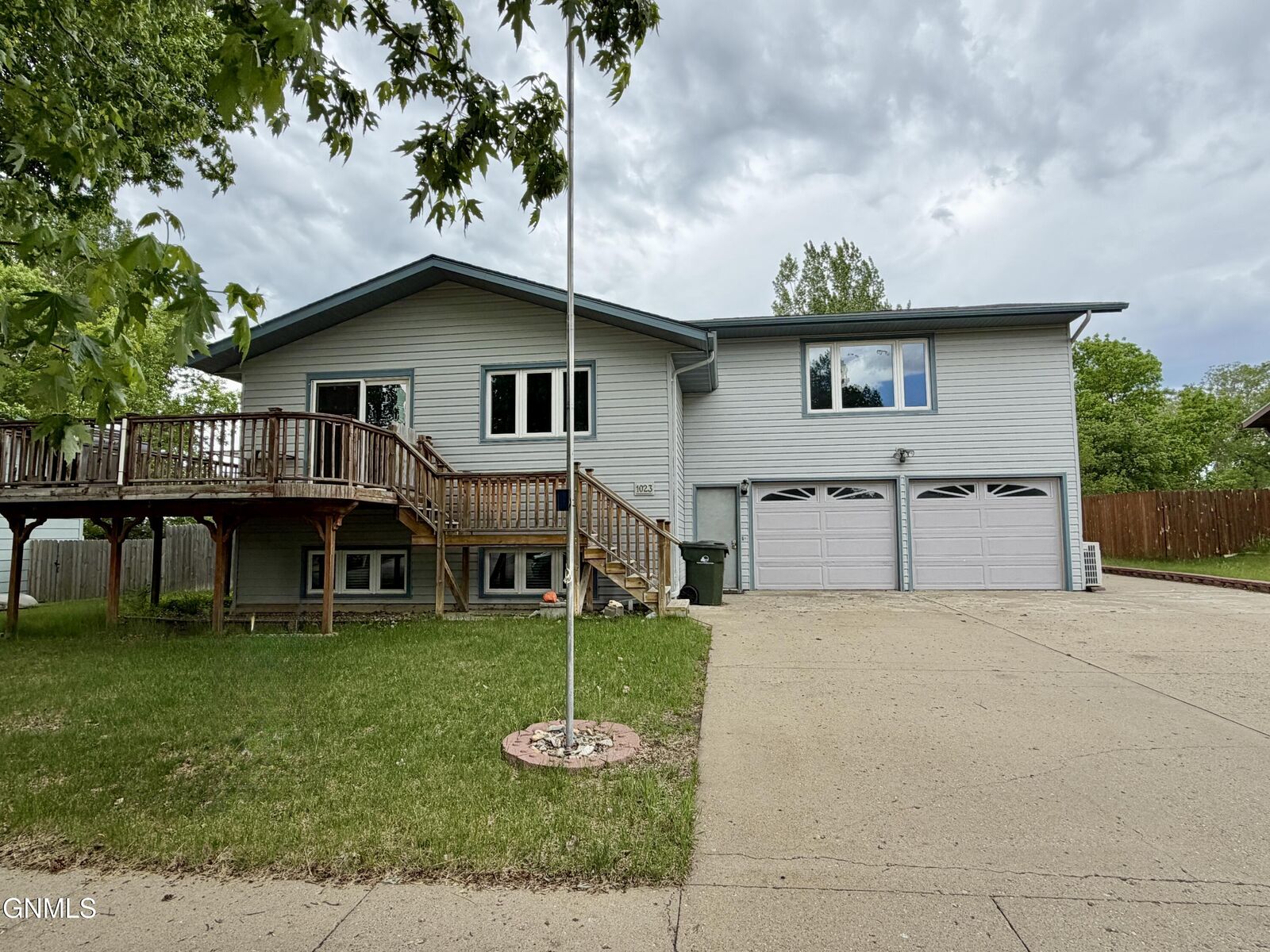 Property Photo:  1023 Elbowoods Drive  ND 58545 