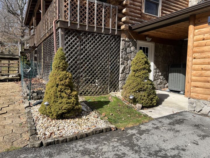 Property Photo: 301 Elizabeth Kay Ln WV 24901