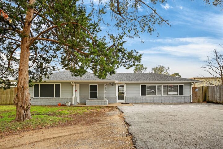 Property Photo: 5109 E 5th Street TX 77493