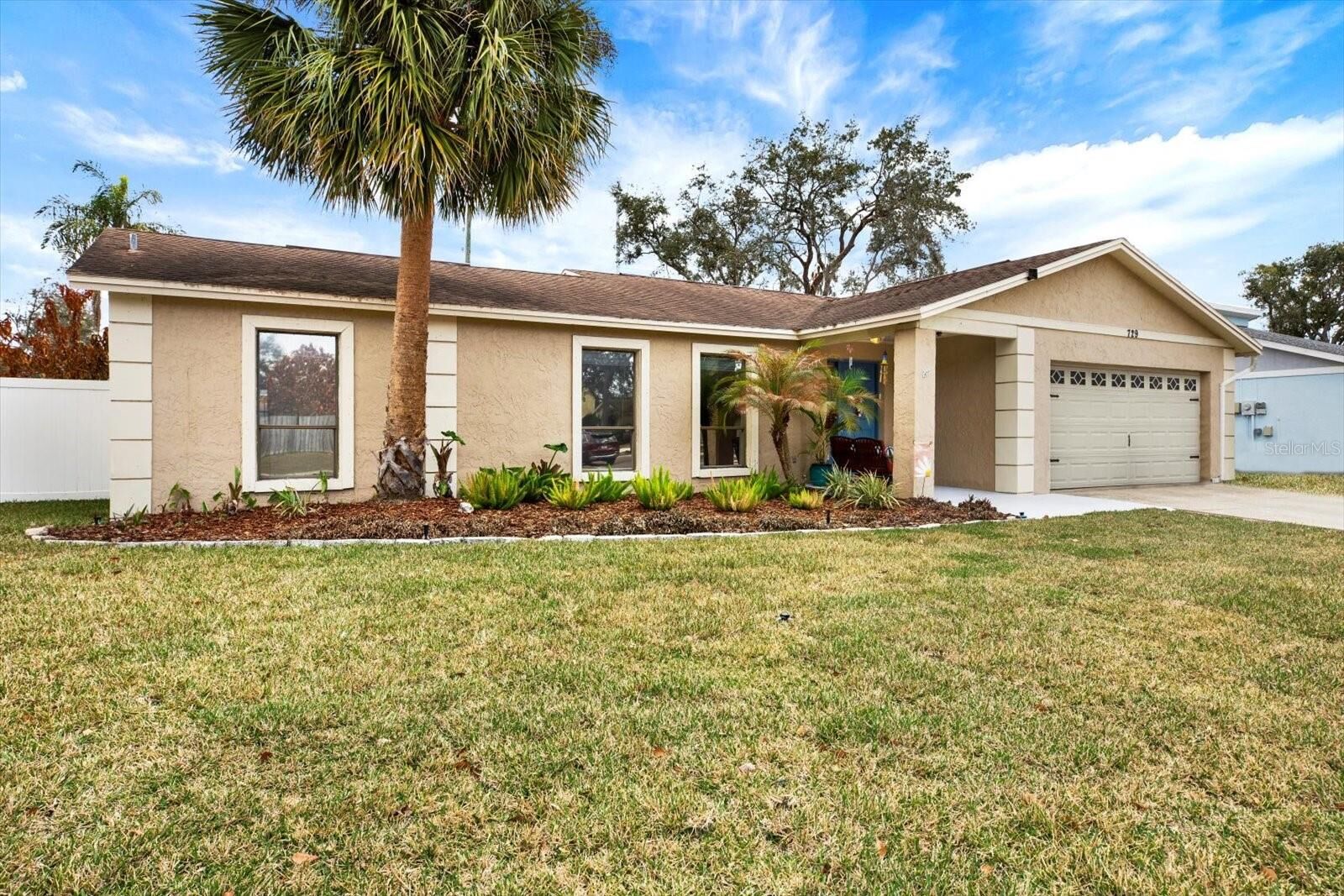 Property Photo:  729 Sandy Creek Drive  FL 33511 