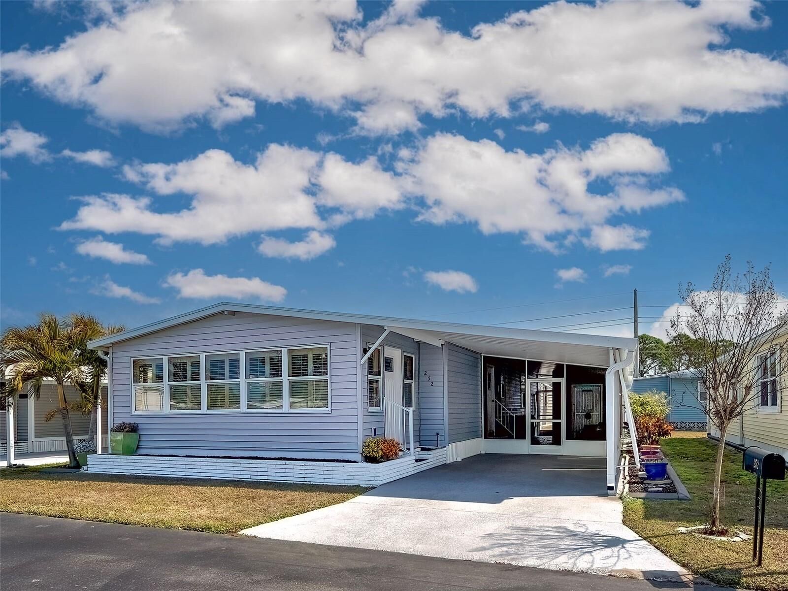 Property Photo: 252 Sun Air Circle FL 34229
