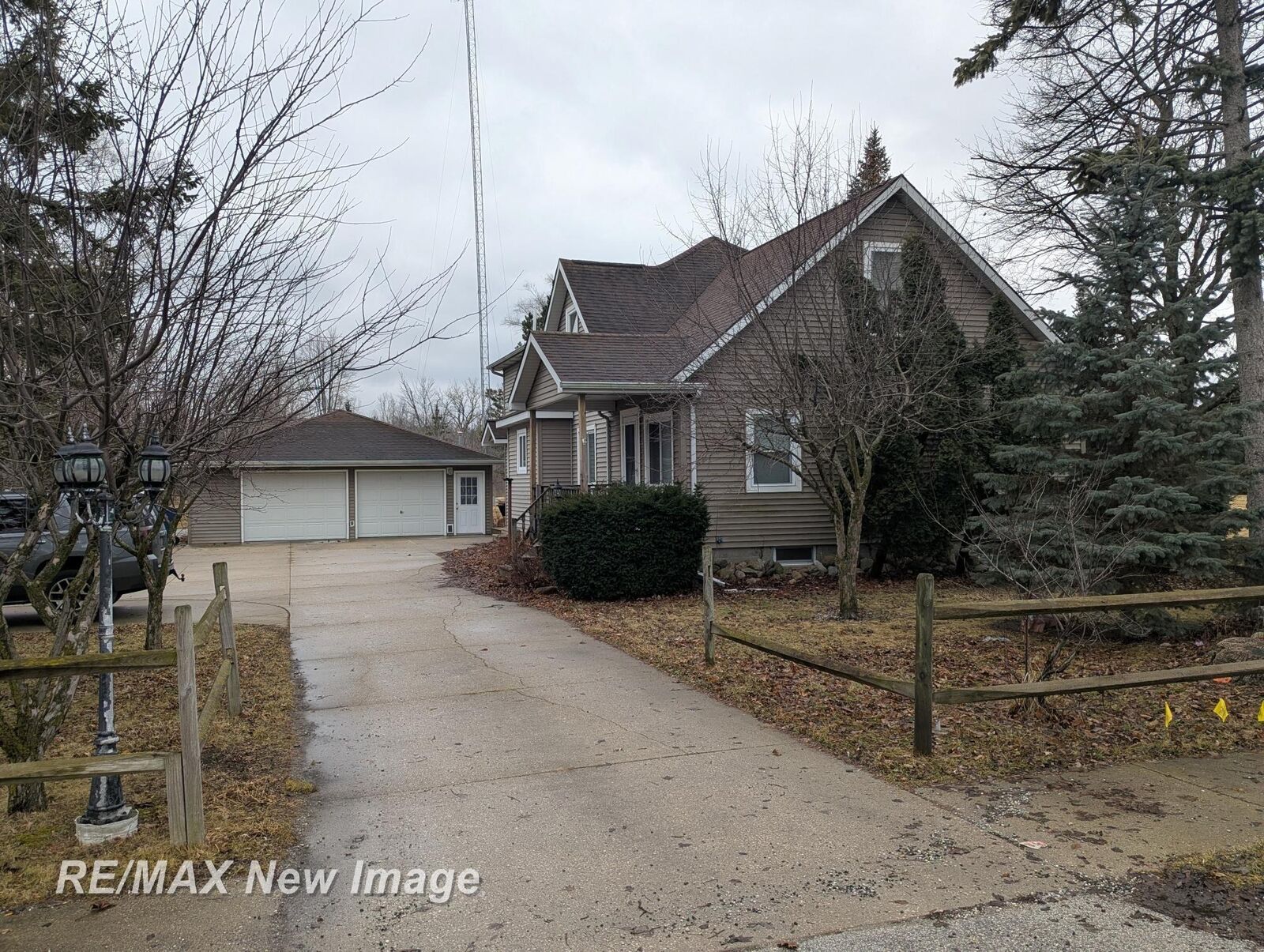 Property Photo:  2385 McCarty Road  MI 48603 