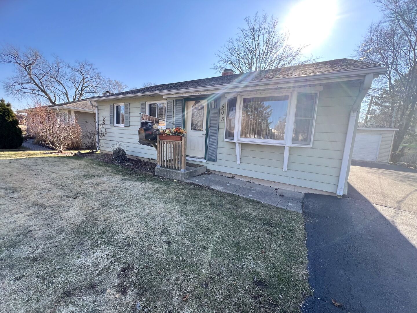 Property Photo:  508 S Lake Street  IL 60060 