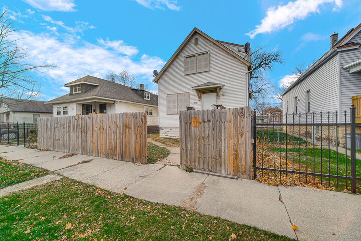 Property Photo:  11560 S La Salle Street  IL 60628 