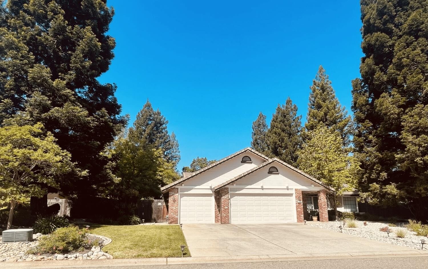 Property Photo: 2880 Springburn Way CA 95762