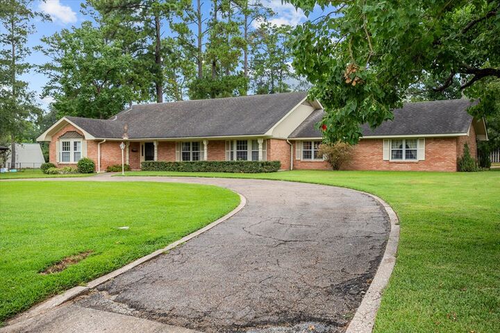 Property Photo:  900 Wildbriar Drive  TX 75904 