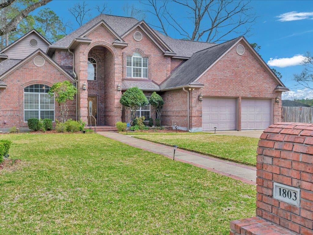 Property Photo:  1803 Live Oak Lane  TX 75904 