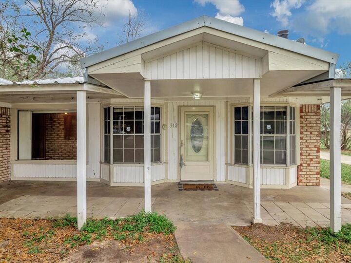 Property Photo:  312 Pinecrest Drive  TX 75862 
