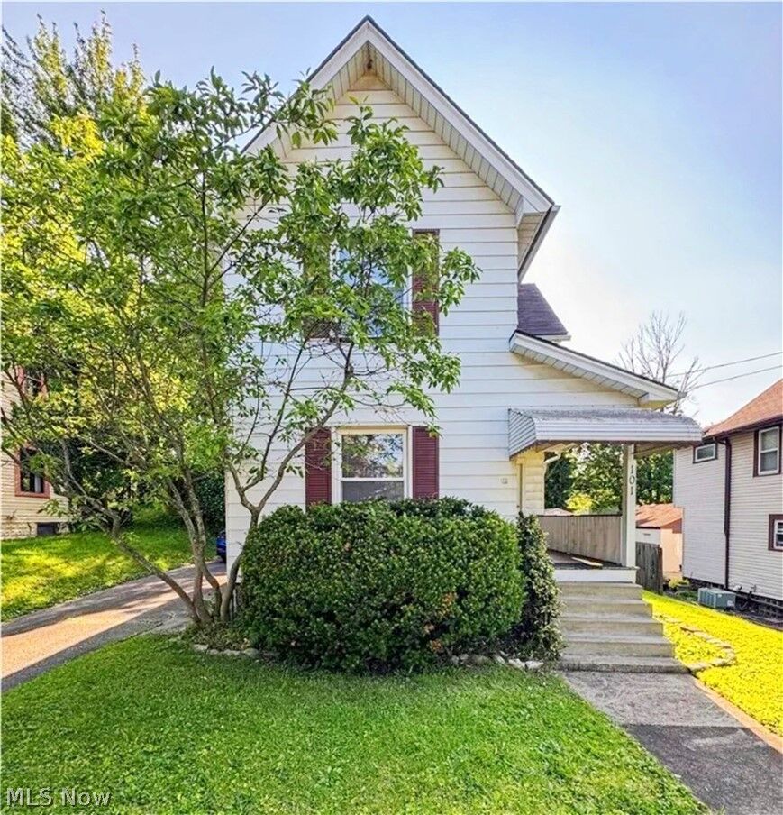 Property Photo: 101 Ridgeway Street OH 44471