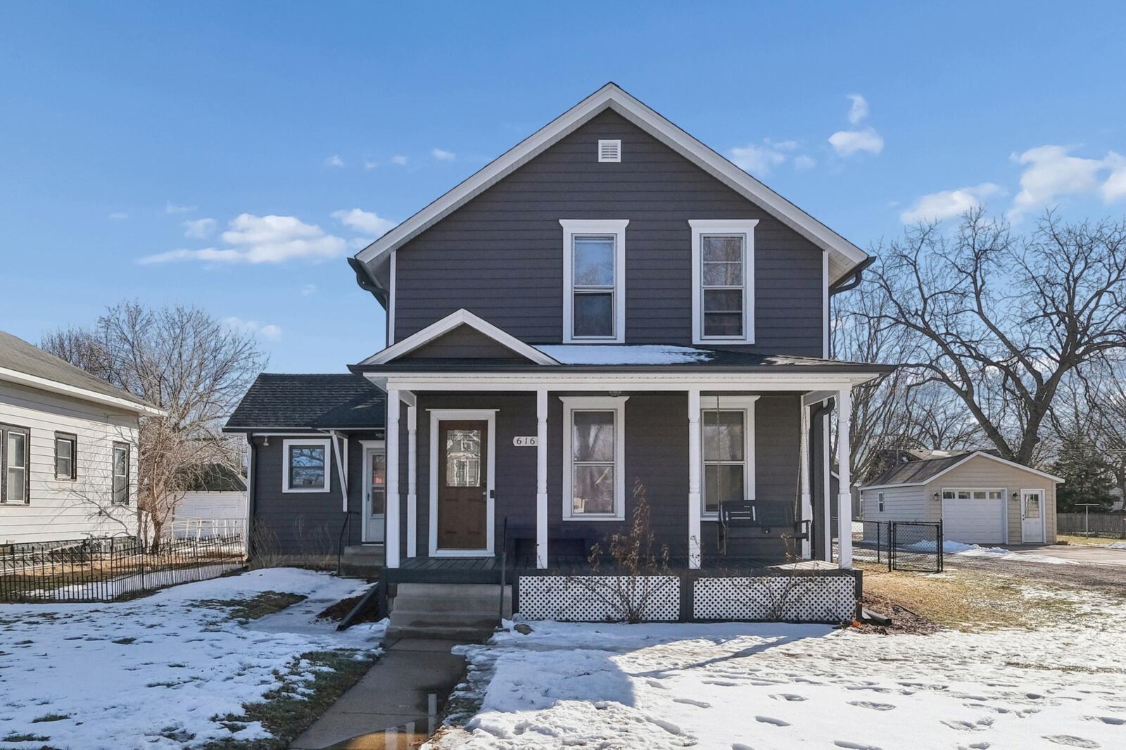 Property Photo:  616 Oak Street  MN 55024 