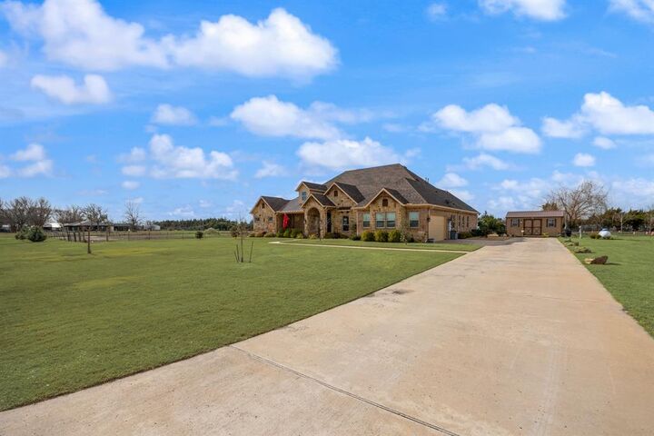 Property Photo:  729 Meadow Drive  TX 75032 