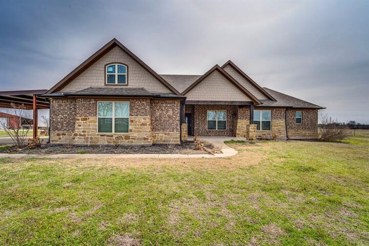 Property Photo: 901 Hoyt Road TX 75167