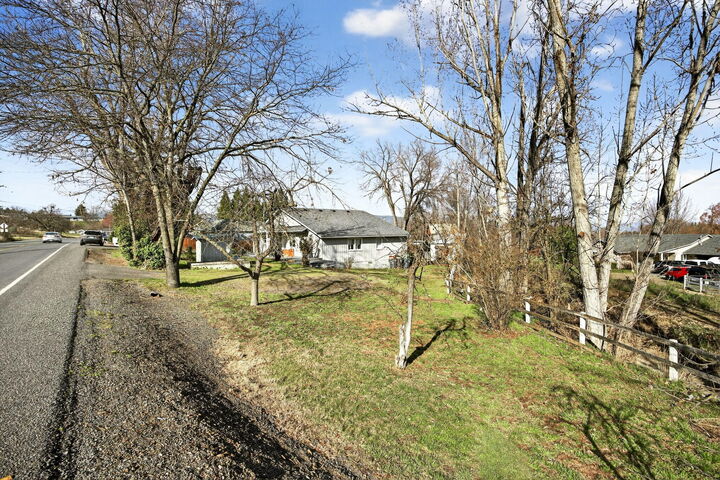 Property Photo:  3418 S Stage Road  OR 97501 