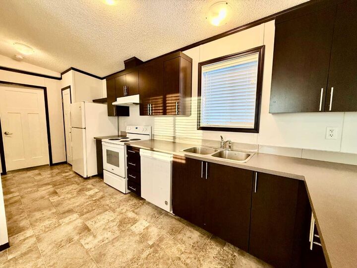 Property Photo: 1609 14 Street 26 AB T9W 1K4