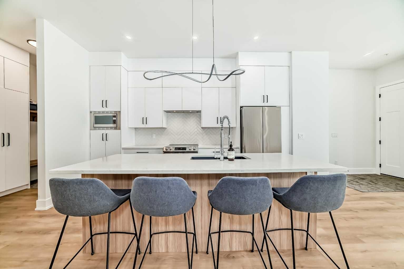 Property Photo: 3512 15 Street SW 3 AB T2T 4A3