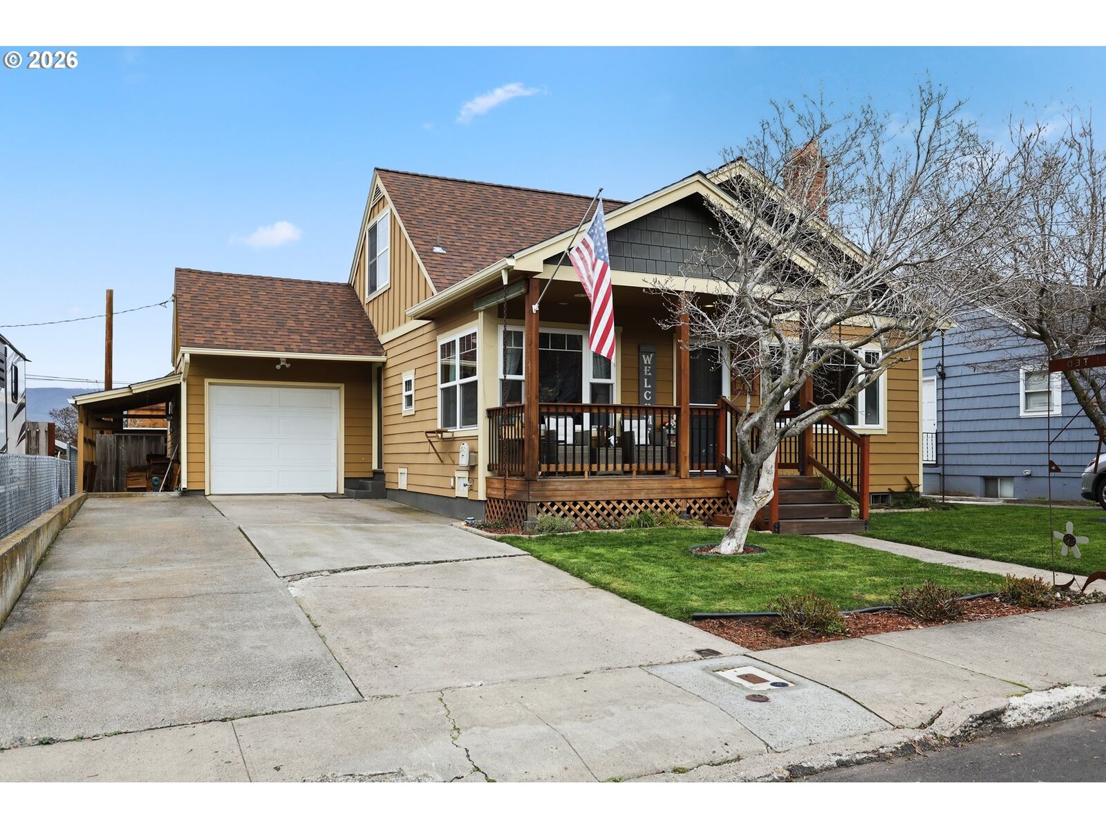 Property Photo: 1625 E 13th Pl OR 97058