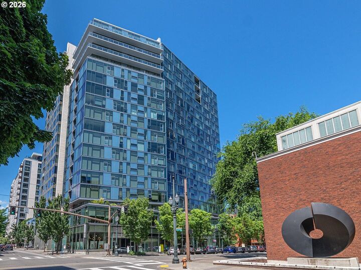 Property Photo:  1221 SW 10th Ave 1206  OR 97205 