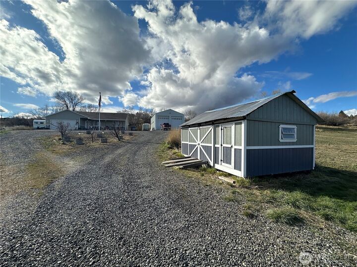 Property Photo: 766 S Canyon Court WA 99344