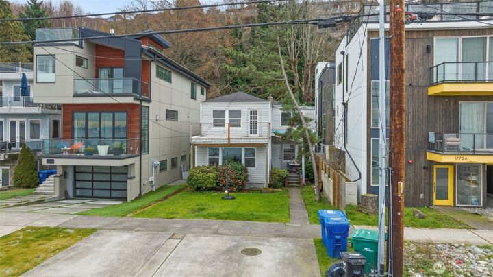 Property Photo:  1768  Alki Avenue SW  WA 98116 