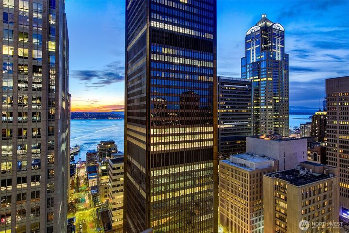 Property Photo:  909  5th Avenue 2301  WA 98164 